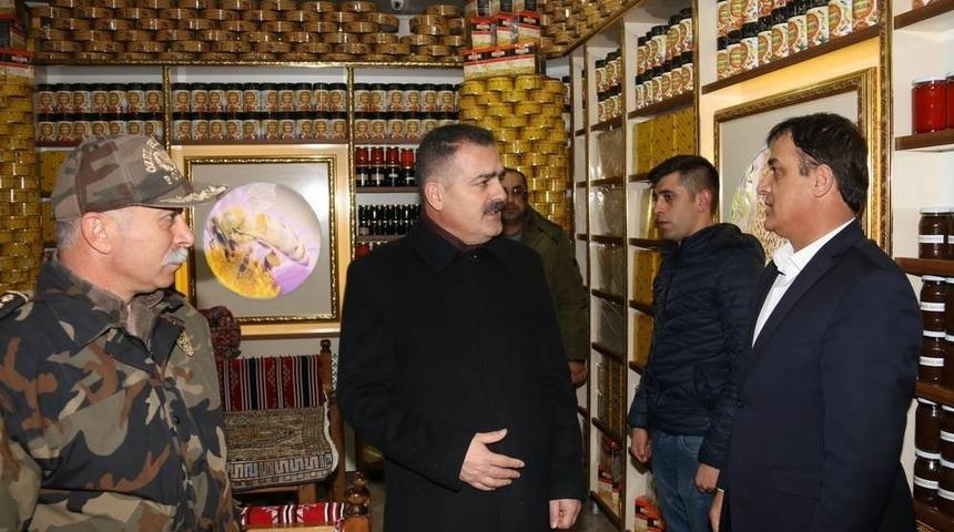 Vali Akbıyık, konak caddesi esnafını ziyaret etti