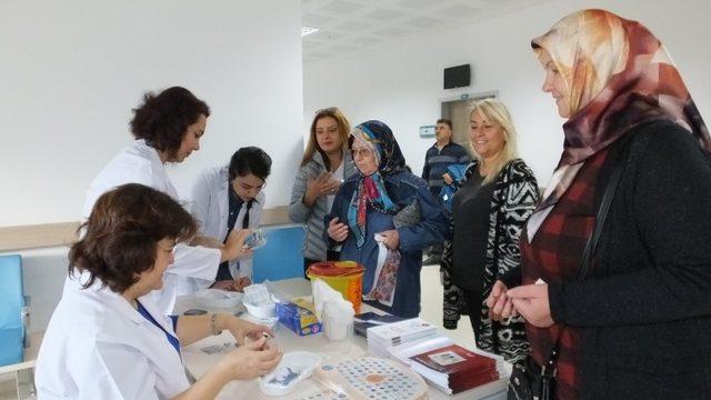 Burhaniye’de Diyabet Günü’nde ücretsiz şeker ölçümü