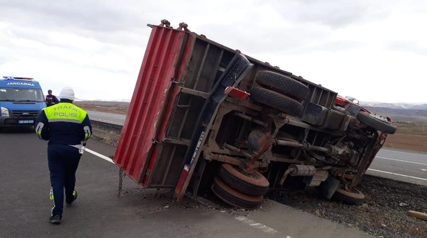 Yozgat&rsquo;ta kamyonet devrildi: 1 yaralı