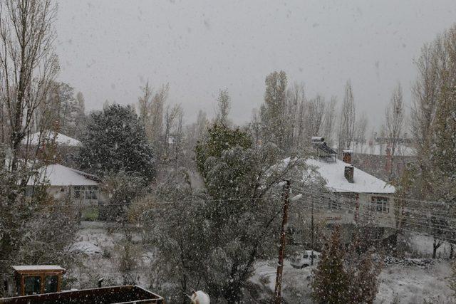 Varto’da kar yağışı başladı