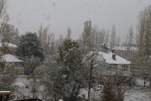 Varto’da kar yağışı başladı