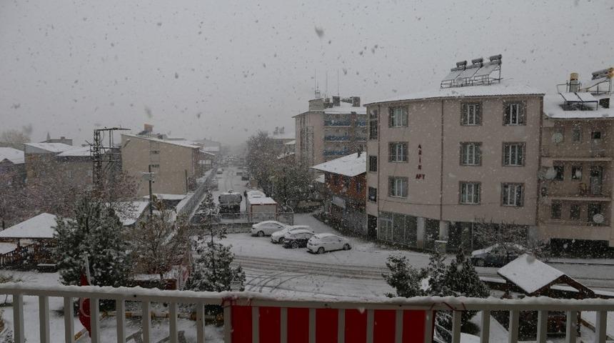 Varto&rsquo;da kar yağışı başladı