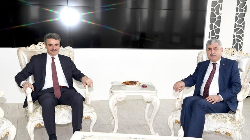 Vali Baruş&rsquo;tan hizmet vurgusu