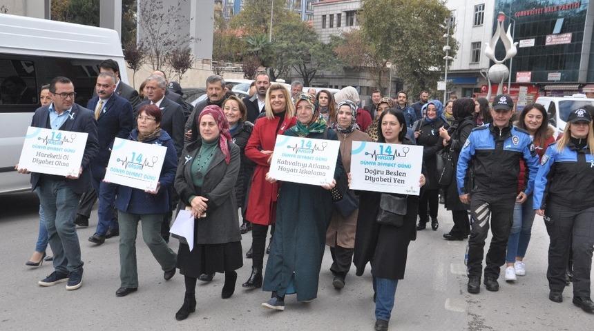Ak Parti Kadın Kolları 14 Kasım Diyabet G&uuml;n&uuml; dolayısıyla y&uuml;r&uuml;y&uuml;ş d&uuml;zenlendi