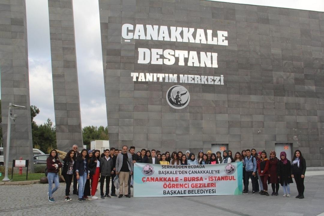 Başkaleli &ouml;ğrenciler &Ccedil;anakkale, Bursa ve İstanbul&rsquo;u gezdi