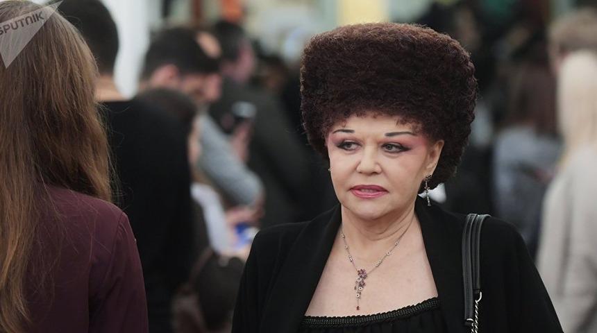 ‘Saçlarıyla ünlü senatör Petrenko koltuğunu kaybedebilir’