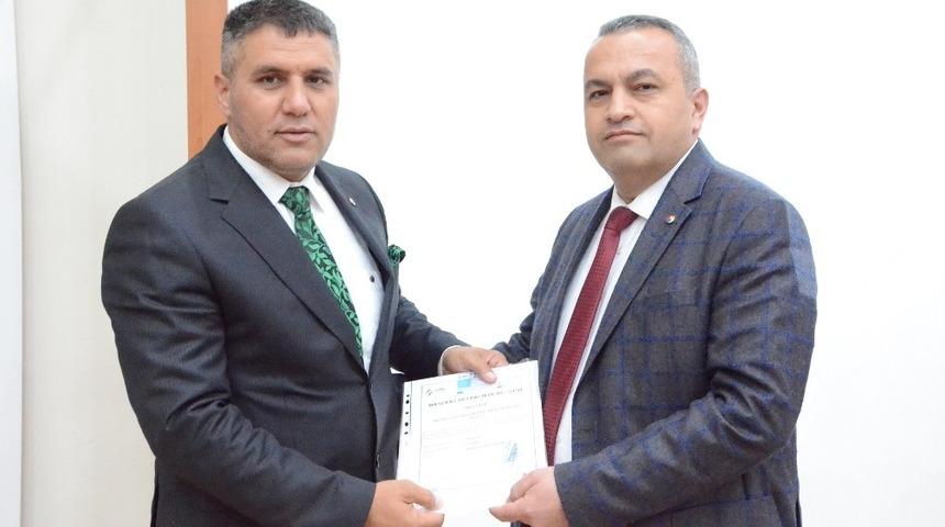 İkinci el oto alım satımı yeterlilik belgeleri sahiplerini buldu