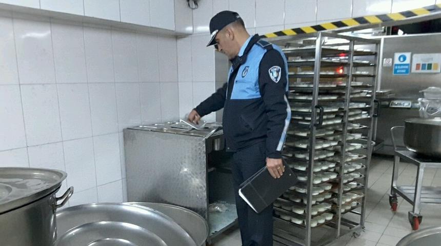 İzmit&rsquo;te yemek imalathanelerine denetim