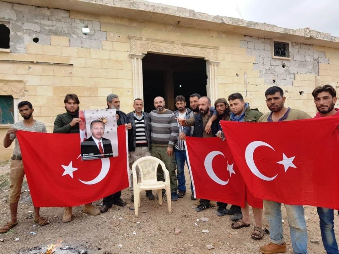 Zihni Şahin&rsquo;den Afrin&rsquo;e T&uuml;rk bayrağı ve Erdoğan posteri