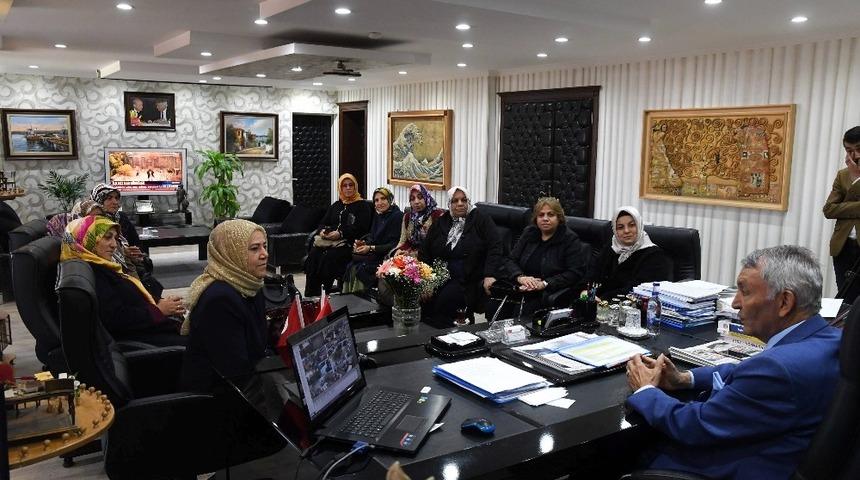 Başkan G&uuml;naydın&rsquo;dan Mahalle Anneleri Derneği&rsquo;ne destek s&ouml;z&uuml;