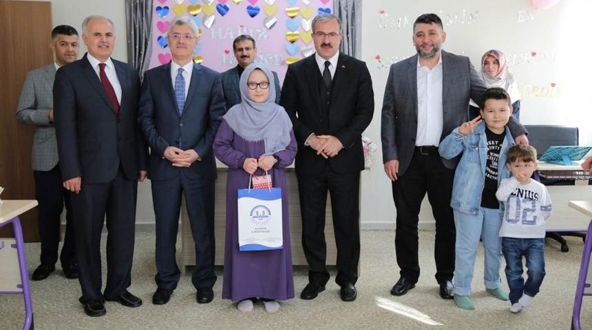 8 ayda hafız oldular