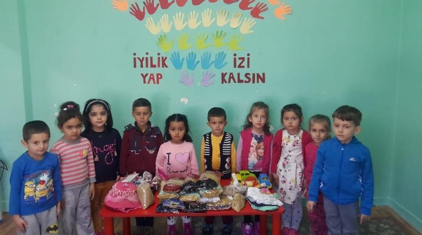 Minik y&uuml;reklerden &rsquo;İyilik yap izi kalsın&rsquo; projesi