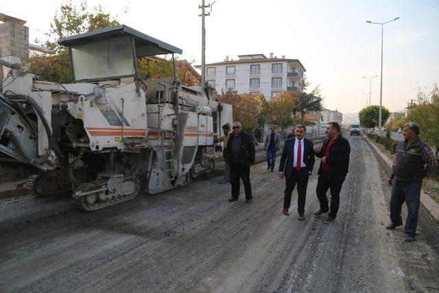 Başkan Cabbar, sıcak asfalt çalışmalarını yerinde inceledi