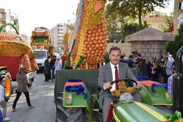 Başkan Tuna, vatandaşlara narenciye suyu ikram etti