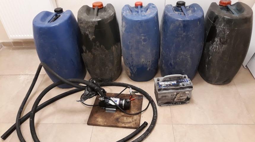 &Ccedil;alıştığı petrol istasyonundan akaryakıt &ccedil;alarken yakalandı