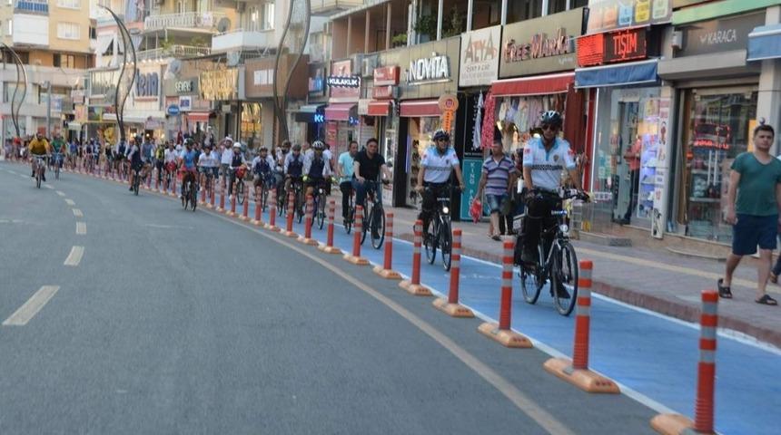 Aliağa&rsquo;da bisiklet yolu genişliyor