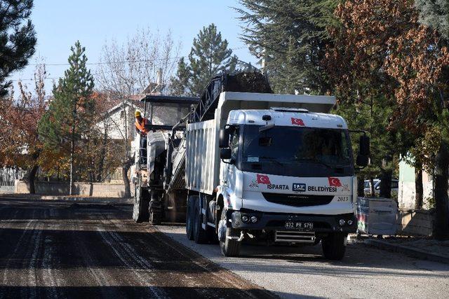 Isparta Mehmet Tönge’de asfalt çalışmaları başladı