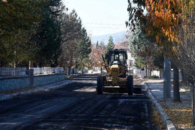 Isparta Mehmet Tönge’de asfalt çalışmaları başladı