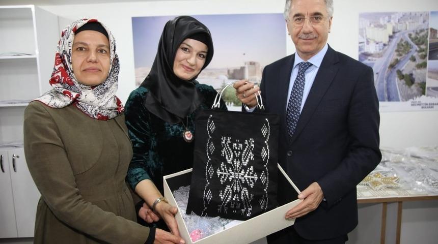 Başkan Yanılmaz, &ldquo;Kadınlar ne kadar g&uuml;&ccedil;l&uuml; olursa toplumda o kadar g&uuml;&ccedil;l&uuml; olur&rdquo;