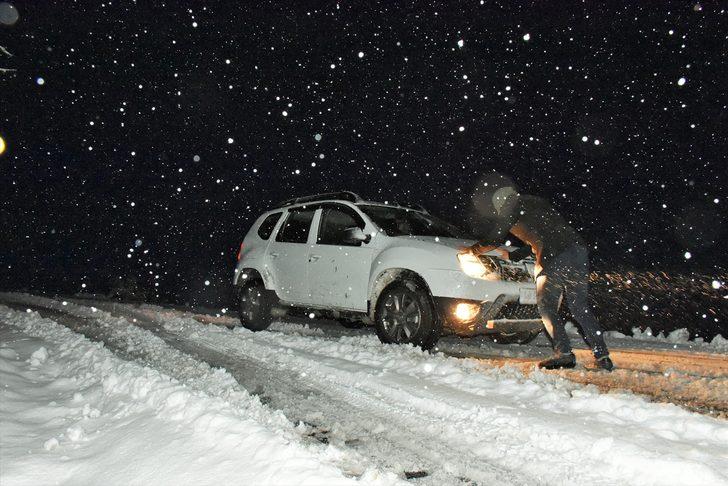 Kar esareti başladı! Köy yolları ulaşıma kapandı G2