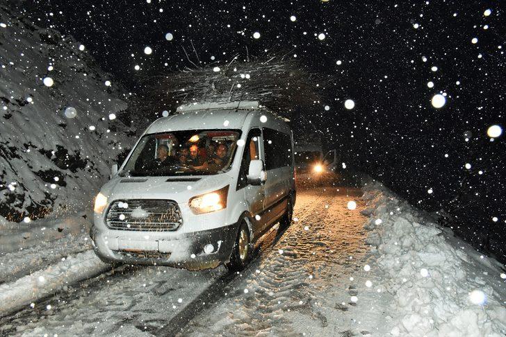 Kar esareti başladı! Köy yolları ulaşıma kapandı G5