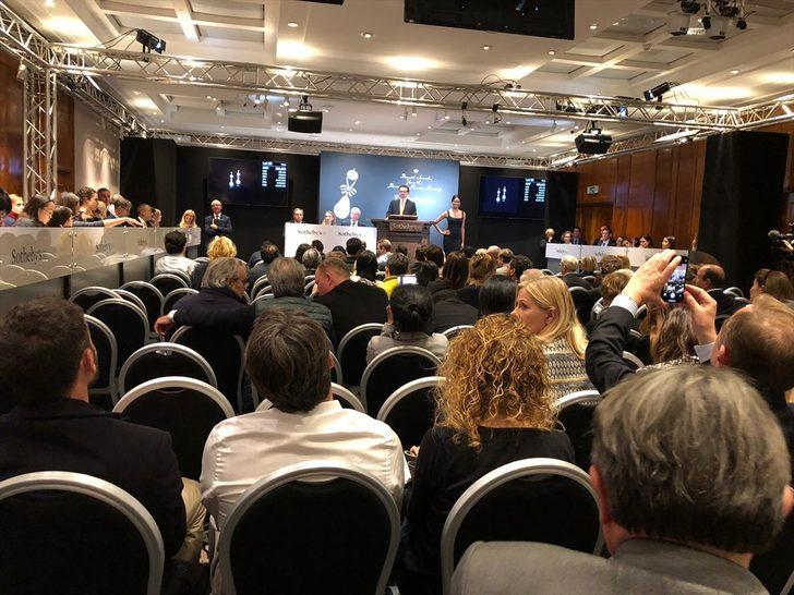 Son Fransız Kraliçesi Marie Antoinette'in "inci ve elmas" kolyesi için rekor fiyat! G3