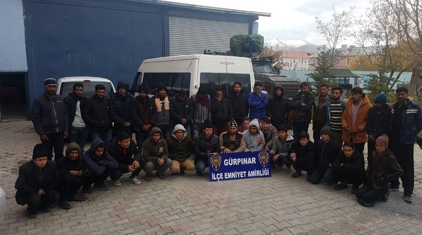Van&rsquo;da 34 yabancı uyruklu ka&ccedil;ak şahıs yakalandı