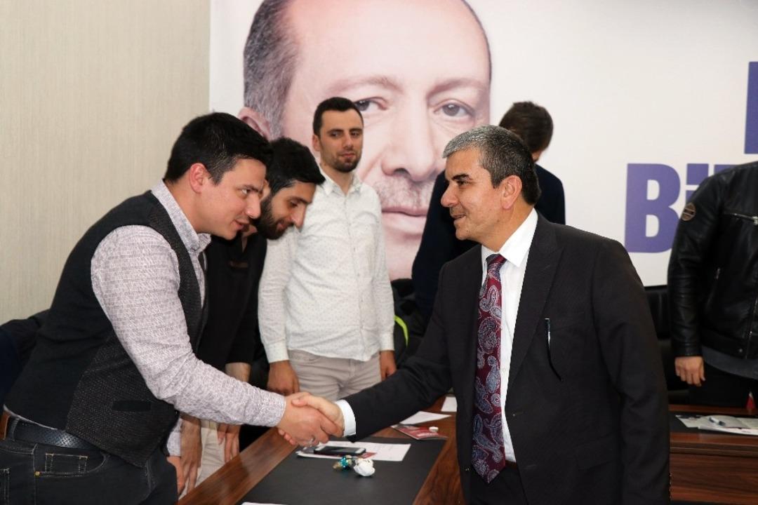 Rıdvan &Ouml;z&uuml;m, AK Gen&ccedil;lerle buluştu