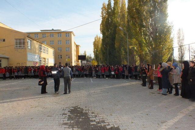 Malazgirtli öğrencilere temel afet bilinci eğitimi