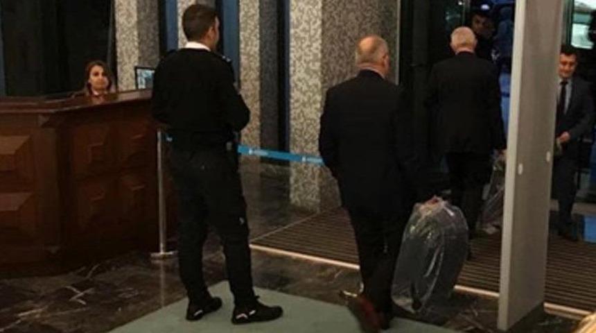 İSKİ'den AK Parti, MHP ve CHP'li isimlere hediye çanta!