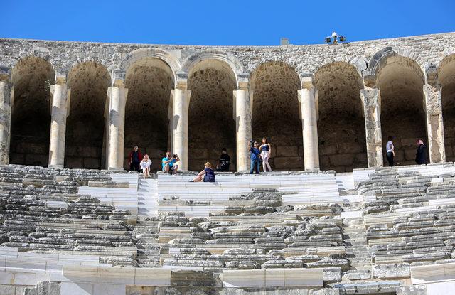 Aspendos Tiyatrosu, ziyaretçilerin gözdesi 1