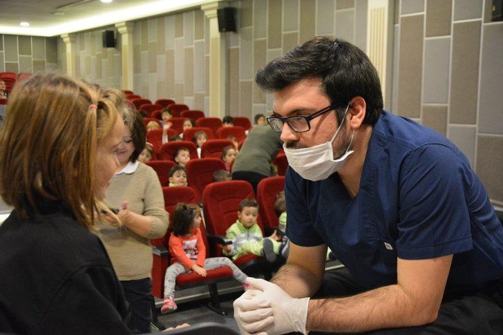 Minik öğrencilere diş sağlığı semineri G2