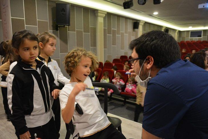 Minik öğrencilere diş sağlığı semineri G3