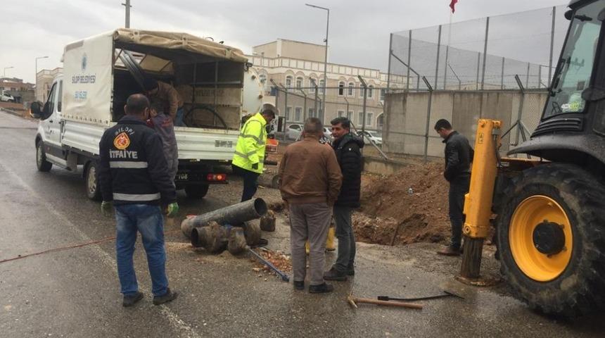 Silopi&rsquo;de i&ccedil;me suyu boru hatları temizlendi