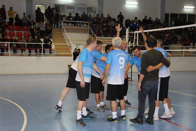 Kaş’ta Sonbahar Kupası Voleybol Turnuvası