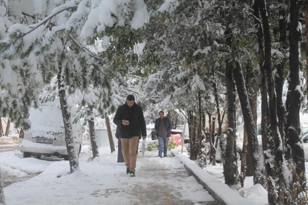 Bayburt&rsquo;ta kar yağışı olumsuzluklara neden oldu