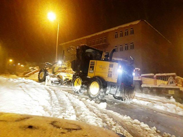 Bayburt’ta kar mesaisi