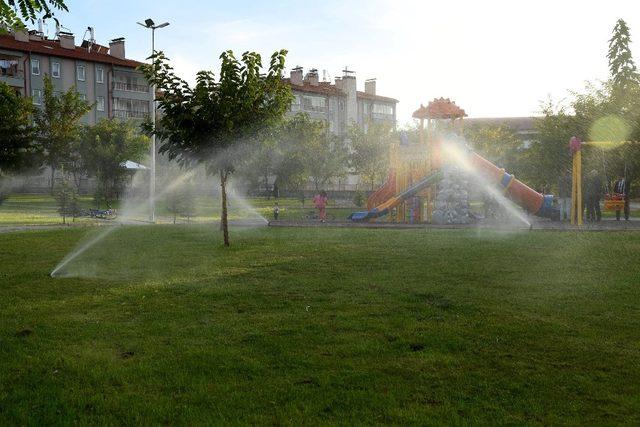 Isparta’daki parklar damlama sulama sistemine geçti