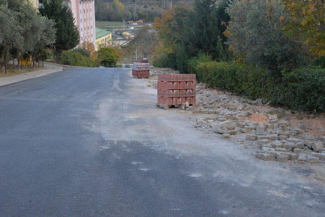 Bilecik Belediyesi’nden yağmur suyu hatları ve kaldırım çalışmaları