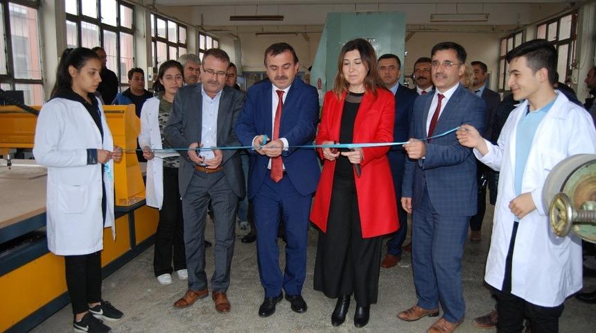 &lsquo;Gelecek Teknolojide Teknoloji Meslek Lisemde Projesi&rsquo; t&ouml;renle başladı