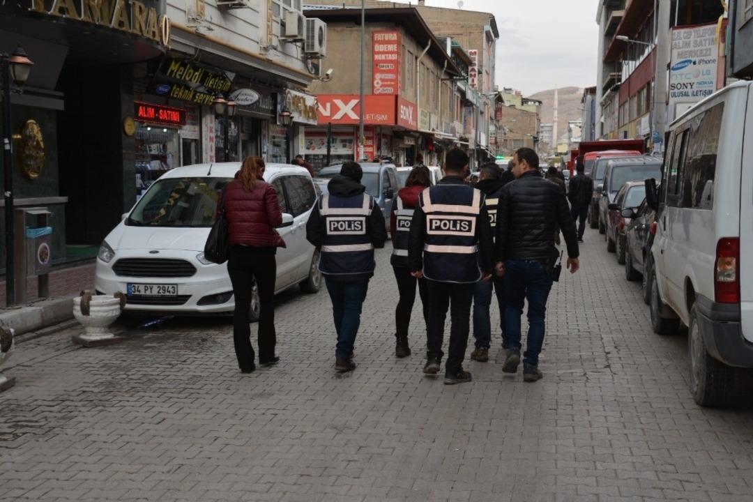 Van&rsquo;da &lsquo;ruhsatsız silah ve av t&uuml;feği&rsquo; uygulaması