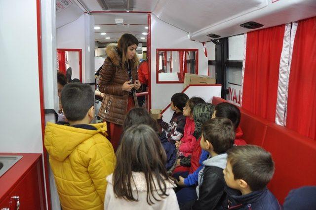 Öğrenci ve öğretmenler kan bağışı için yarıştı