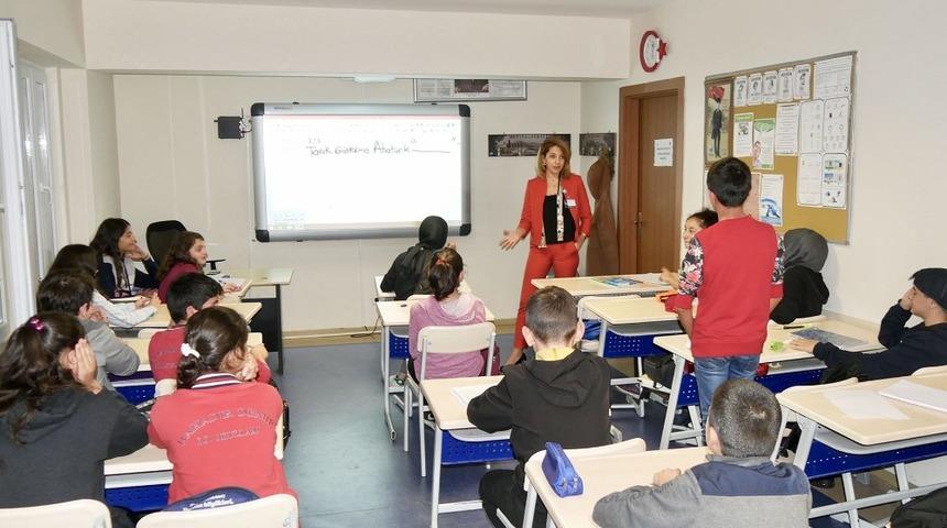 B&uuml;y&uuml;k&ccedil;ekmece Belediyesi &ouml;ğrencilerin sınav kaygısına "Dur" diyor