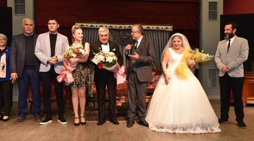 Manisalılar &lsquo;İkinci Bahar&rsquo; ile g&uuml;ld&uuml;