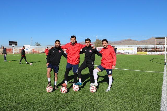 Sandıklıspor lider Kırıkkalespor’u bekliyor