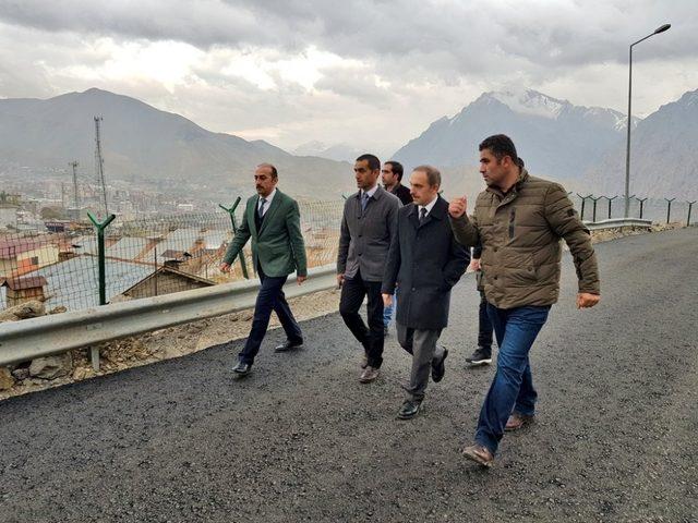 Hakkari’de yol asfaltlama çalışması