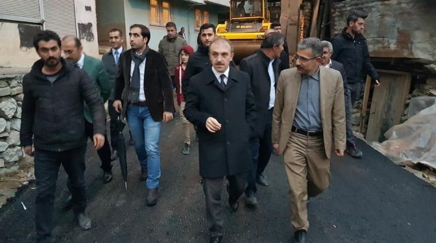 Hakkari&rsquo;de yol asfaltlama &ccedil;alışması