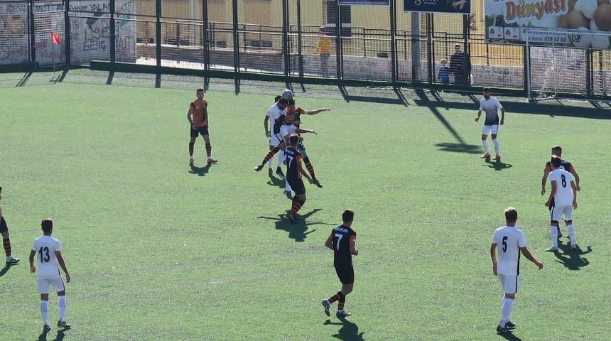 Fo&ccedil;a Belediyespor deplasmandan 1 puanla d&ouml;nd&uuml;