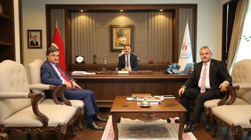 Vekiller gen&ccedil;lik ve spor yatırımları i&ccedil;in Bakanlıkta