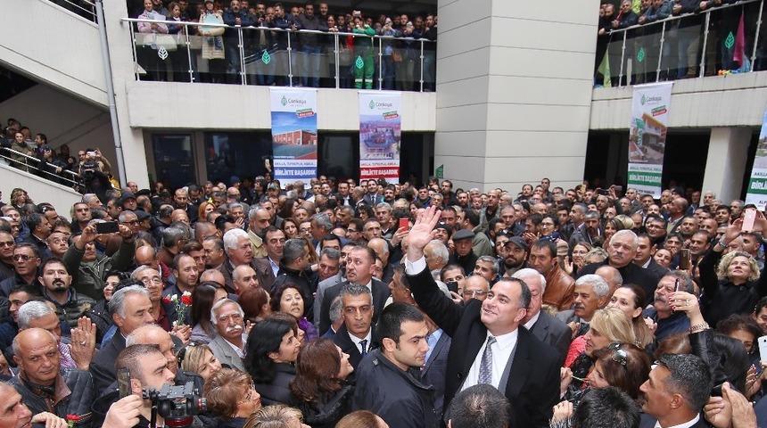 Yeniden aday olan Başkan Taşdelen personelle bir araya geldi